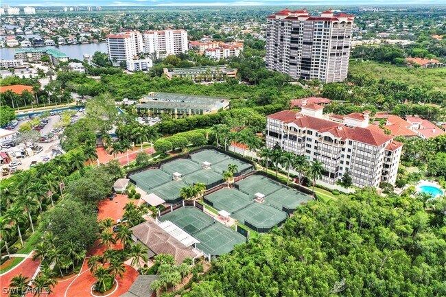 Building Photo - 8171 Bay Colony Dr