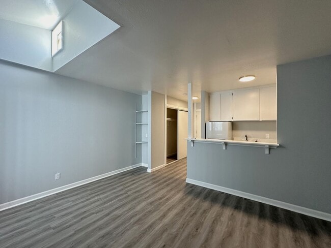 Interior Photo - 322 W Park Street