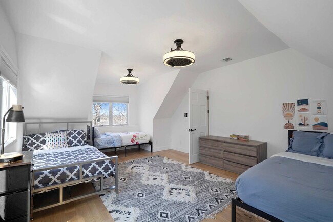 Building Photo - 1835 Naugles Dr