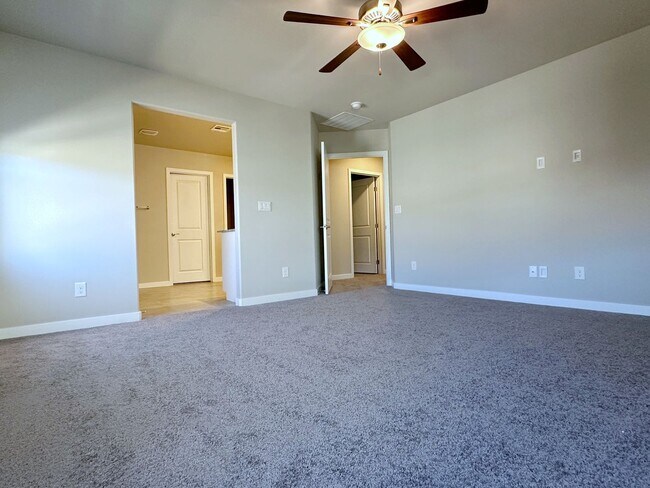 Building Photo - 4bd/2.5bath Single Family Home