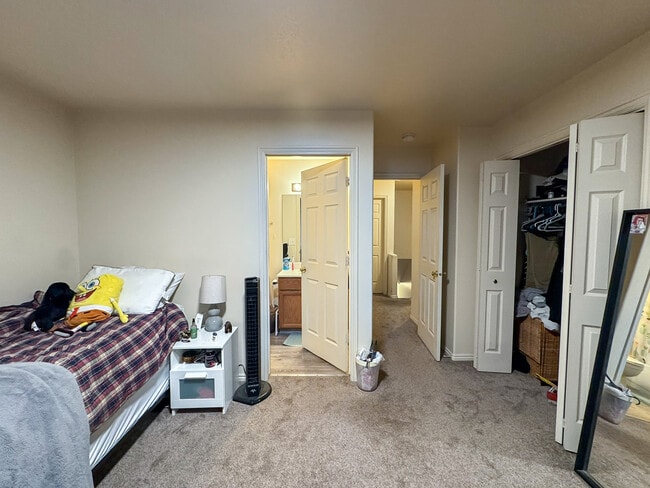 Building Photo - 582 N 500 E