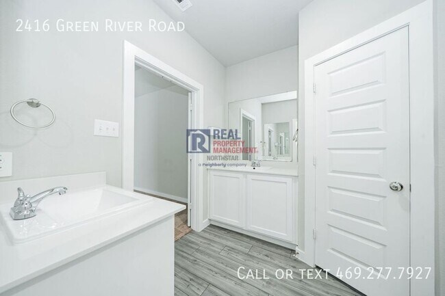 Building Photo - 2416 Green River Rd