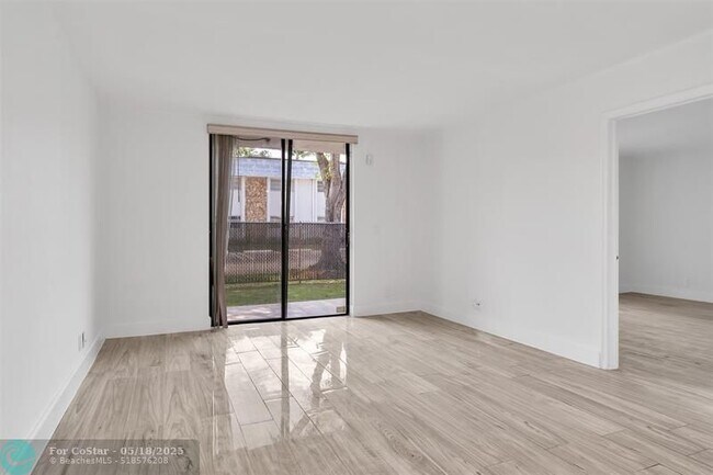 Building Photo - 3361 NW 85th Ave