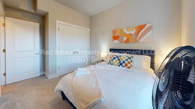 Building Photo - 4122 Salient St