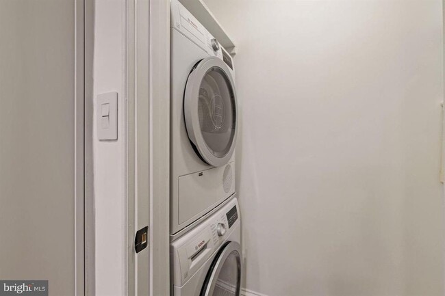 Building Photo - 1979 Biltmore St NW