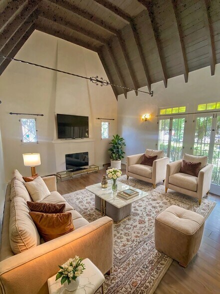 Primary Photo - 1150 N Curson Ave