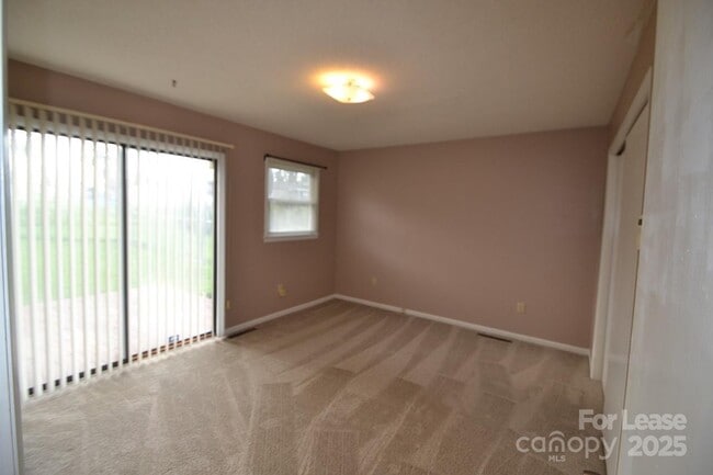 Building Photo - 2050 35th St NE