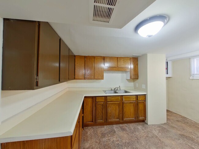 Building Photo - 207 1/2 S Erie