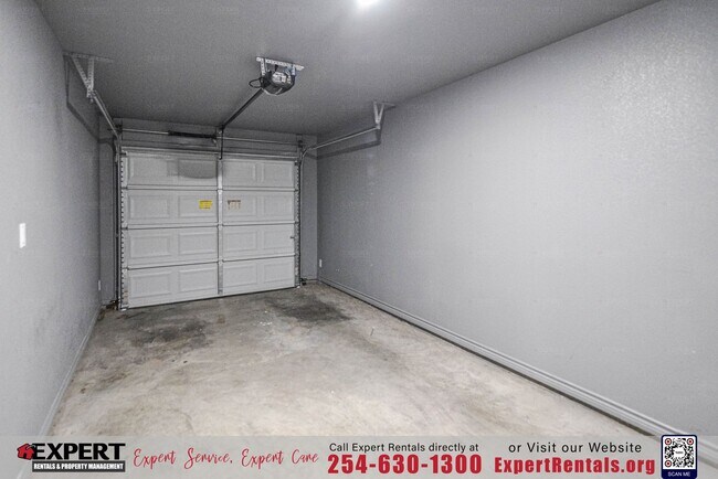 Building Photo - Discover the perfect blend of comfort and convenience!!