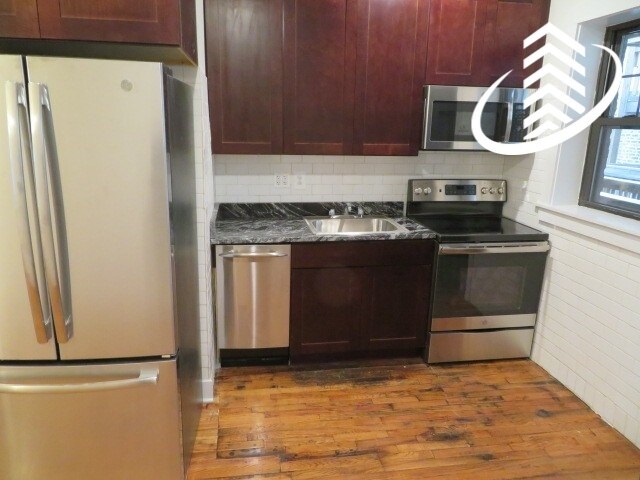Building Photo - 845 W Agatite Ave