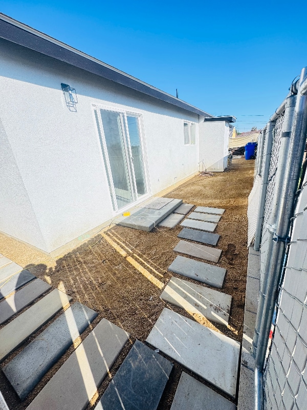 Building Photo - 889 W 8th St