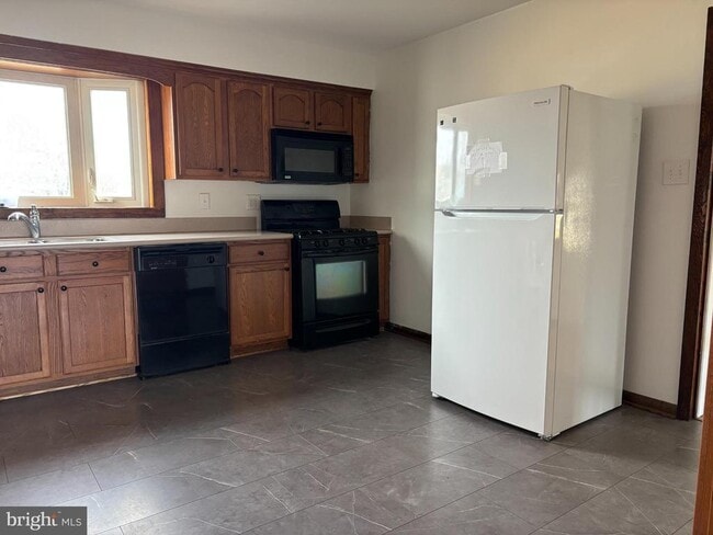 Building Photo - 8105 Winchester Ave