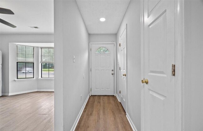 Building Photo - 1761 Skiffes Creek Cir