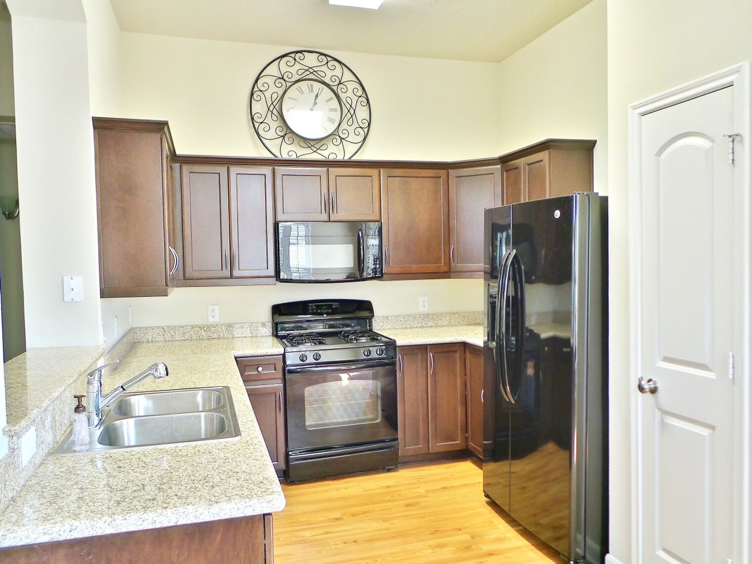 Building Photo - 1002 Venice Dr