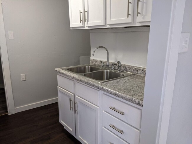 Building Photo - 2525 Parke St