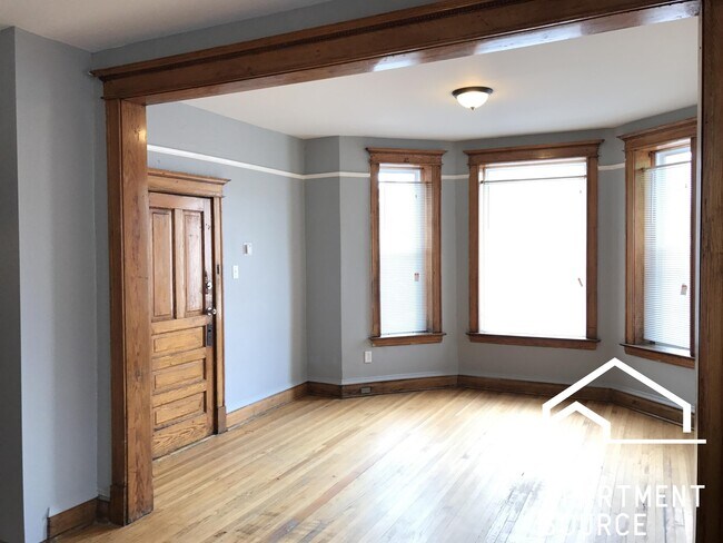 Building Photo - 2215 S Albany Ave