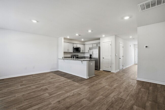 Building Photo - Available now!!! $500.00 off FIRST MONTH'S RENT!