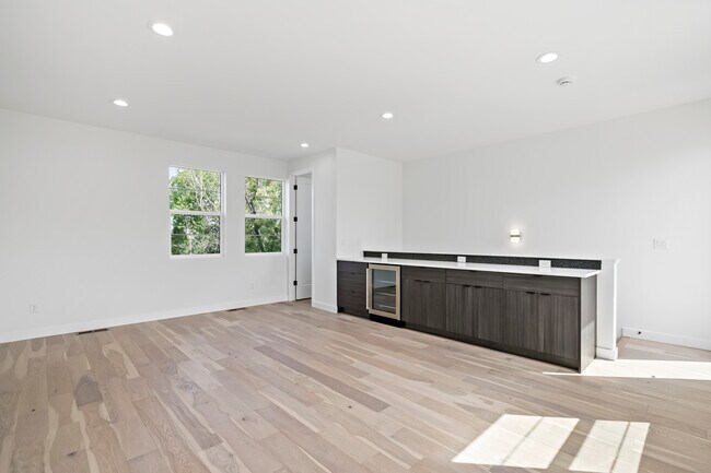 Building Photo - 1419 Benton St