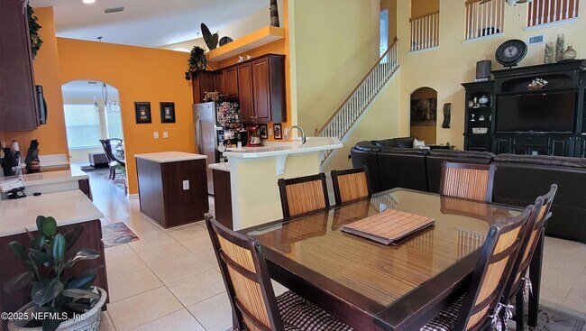 Building Photo - 8247 Hedgewood Dr