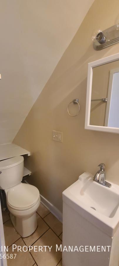 Building Photo - Renovated 5BD: Huge Living Room - Next to ...