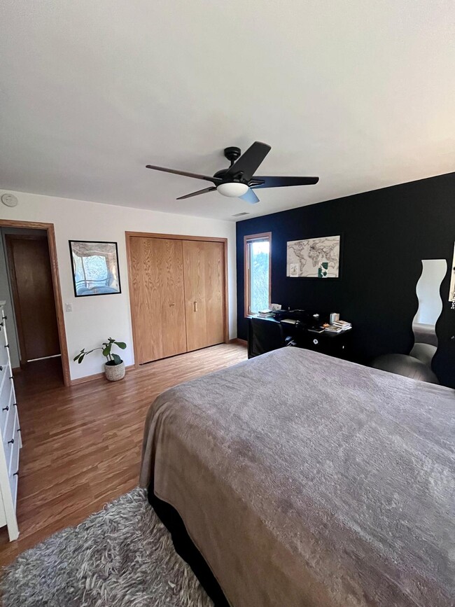 Master bedroom - 1337 Carpenter St