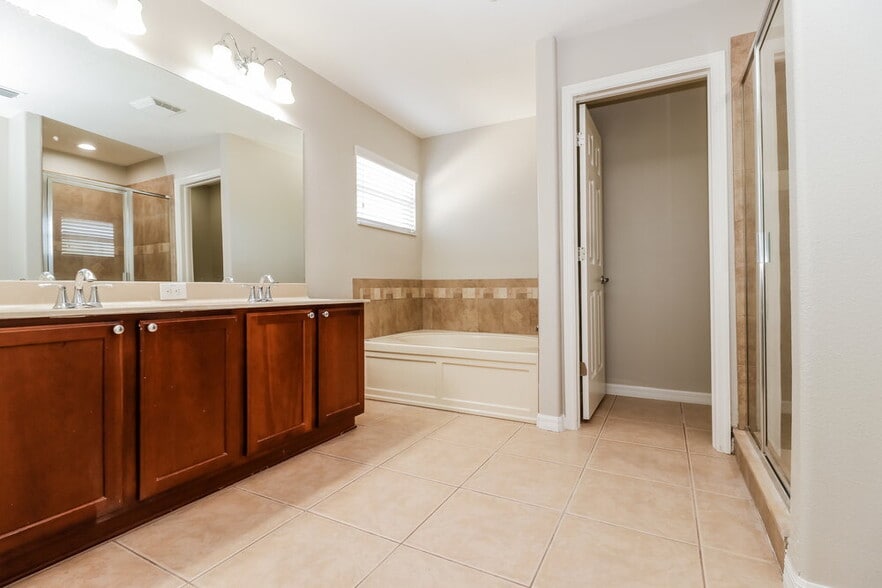 Building Photo - 4023 Braemere Dr