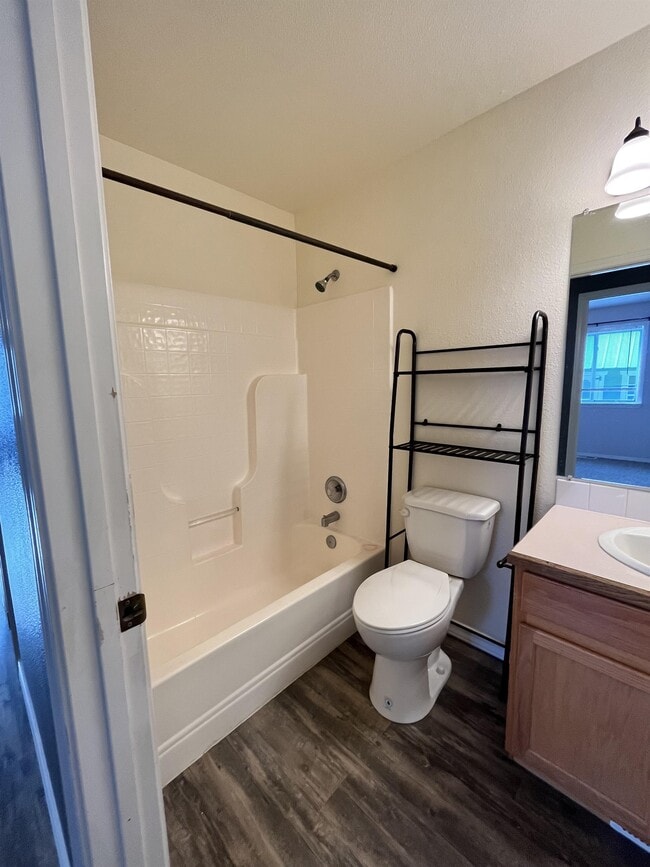 Building Photo - 950 Gregory Ln