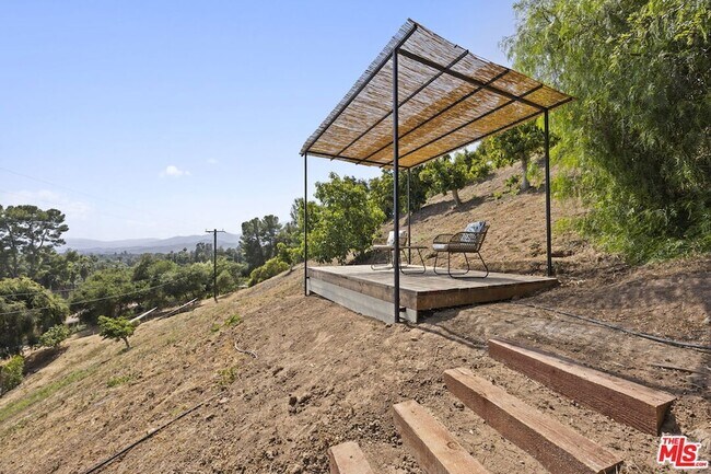 Building Photo - 1131 Rancho Dr