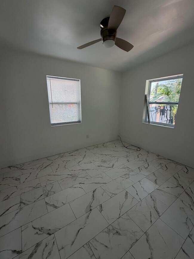 Building Photo - 4160 NE 15th Ave