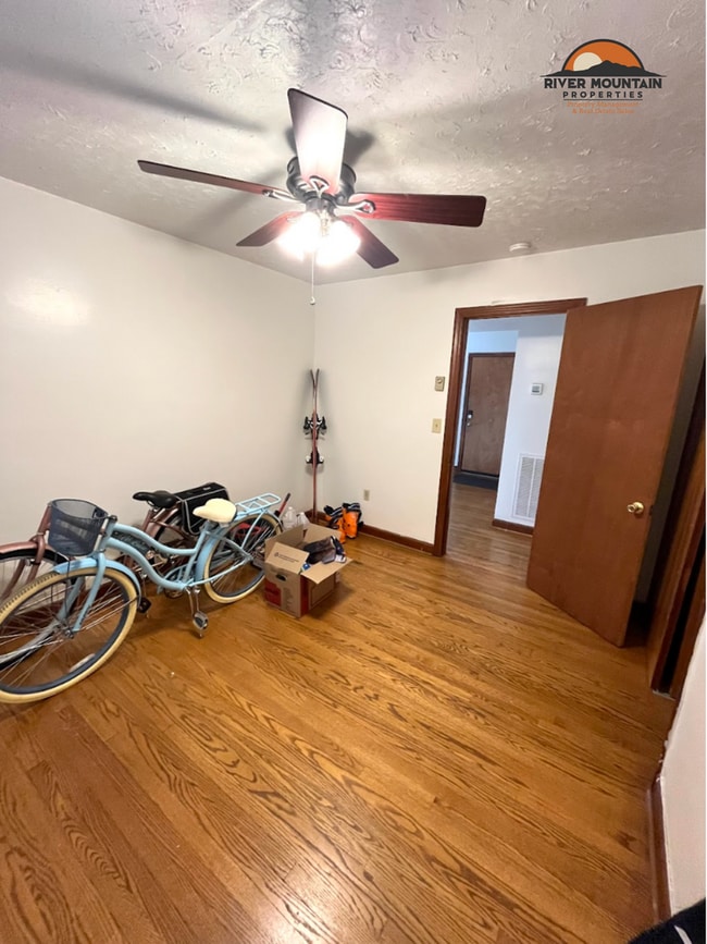 Building Photo - 3 Bedroom Home with Carport in Blacksburg