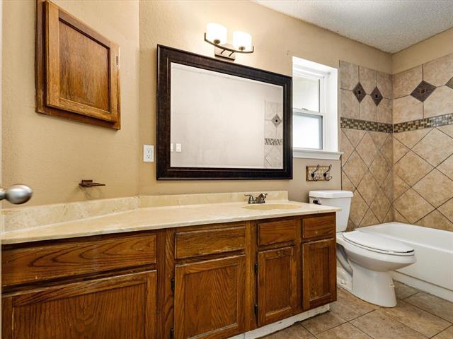 Building Photo - 4621 Riverpark Dr