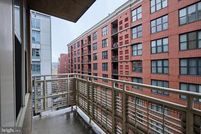 Building Photo - 715 6th St NW