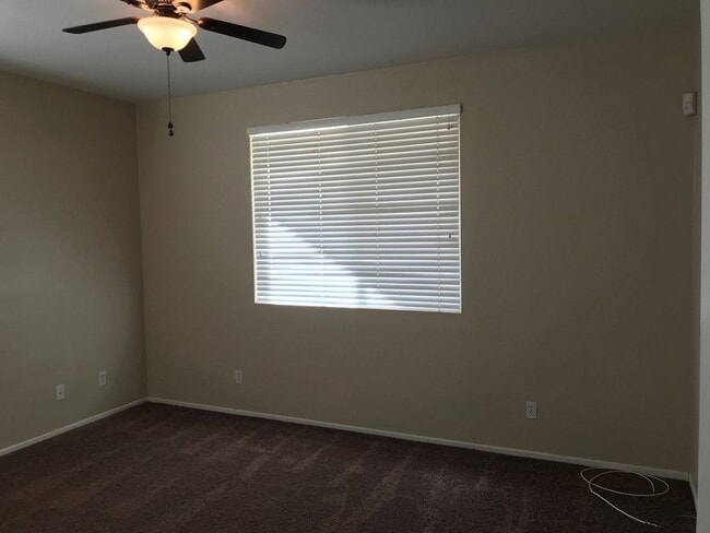 Building Photo - 3 BEDROOM VICTORVILLE HOME IN SPRING VALLE...