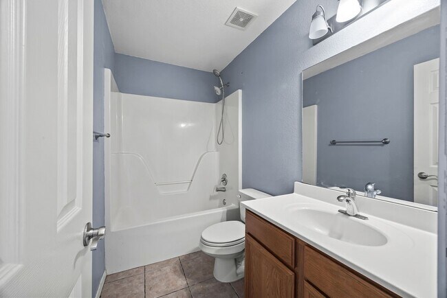 Building Photo - 851 Honeysuckle Dr