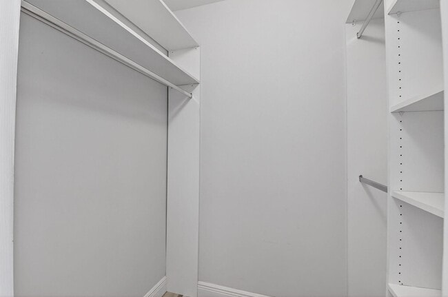 Building Photo - 7076 Huntington Ln