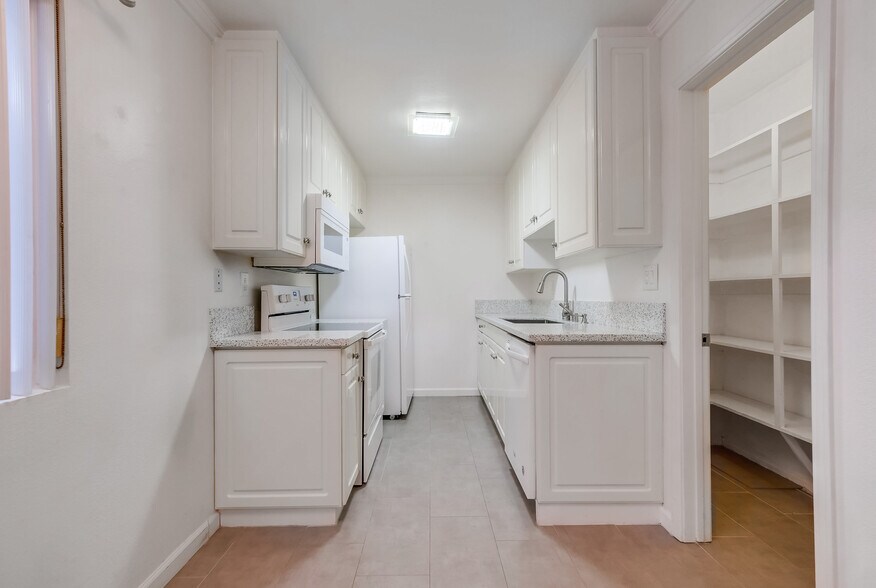 Building Photo - 2308 Schader Dr