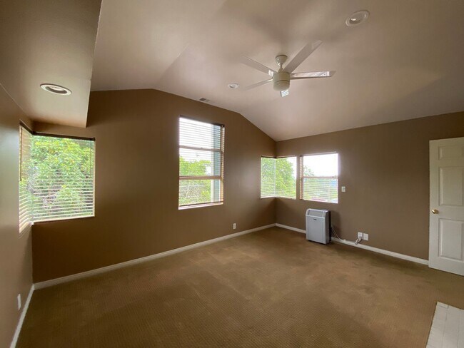 Building Photo - Beautiful 3 Bedroom Mission Canyon Home wi...