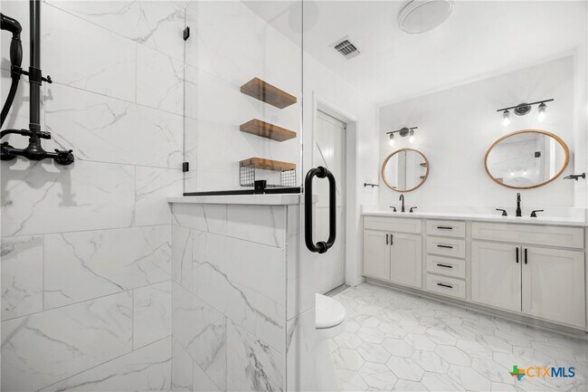 Building Photo - 921 Indian Trail