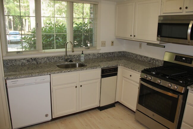 Building Photo - 45 Tunxis Village