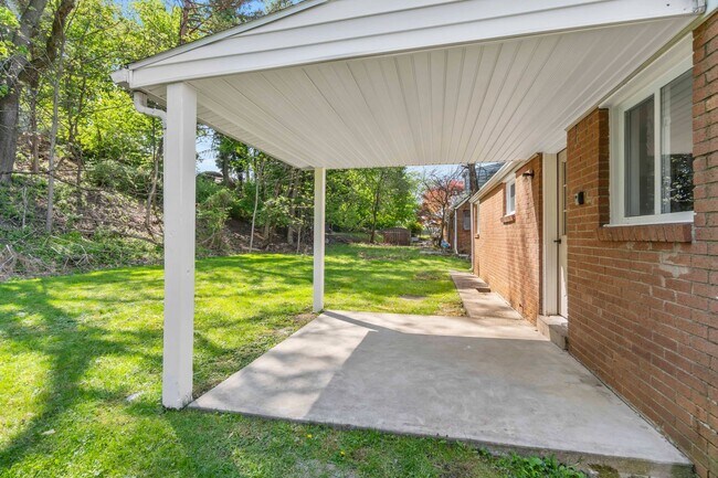 Building Photo - READY NOW!! FULLY RENOVATED 3 Bedroom in PENN HILLS