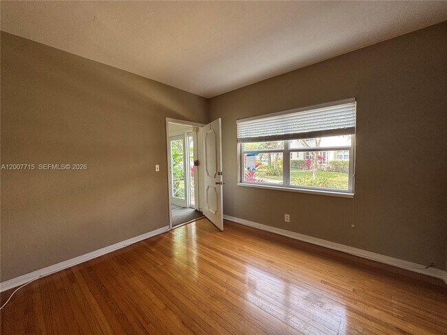 Building Photo - 725 NE 91st St