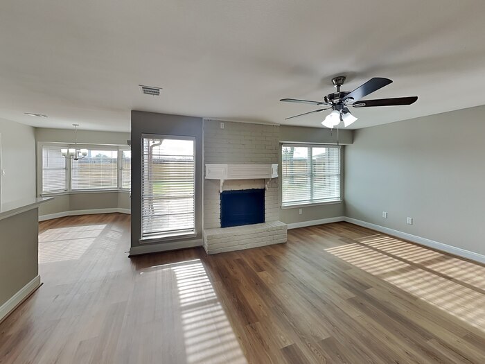 Building Photo - 7726-7712 12 Fairway Ln