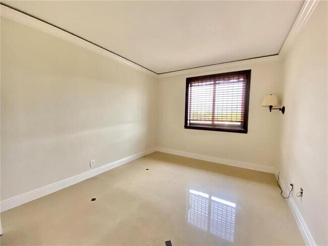 Building Photo - 3700 N Pine Island Rd