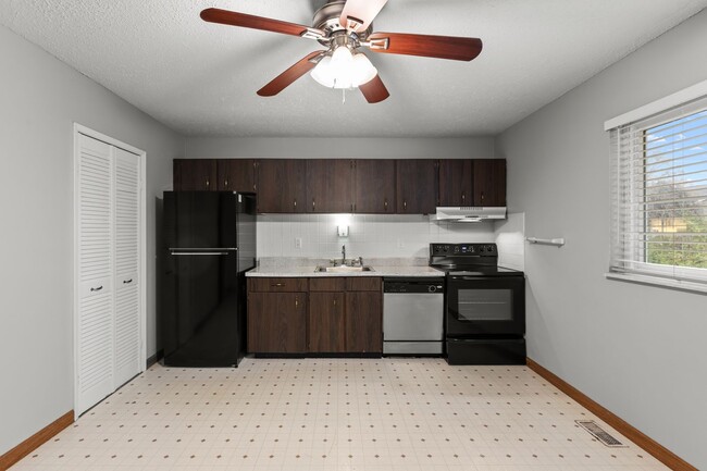 Building Photo - MOVE IN READY! Passed Occupancy. Move in before the holidays!