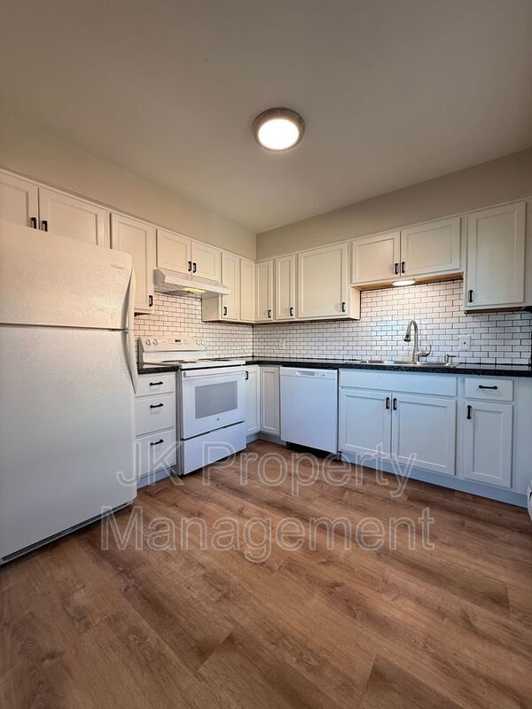 Building Photo - 2100 4th St NE