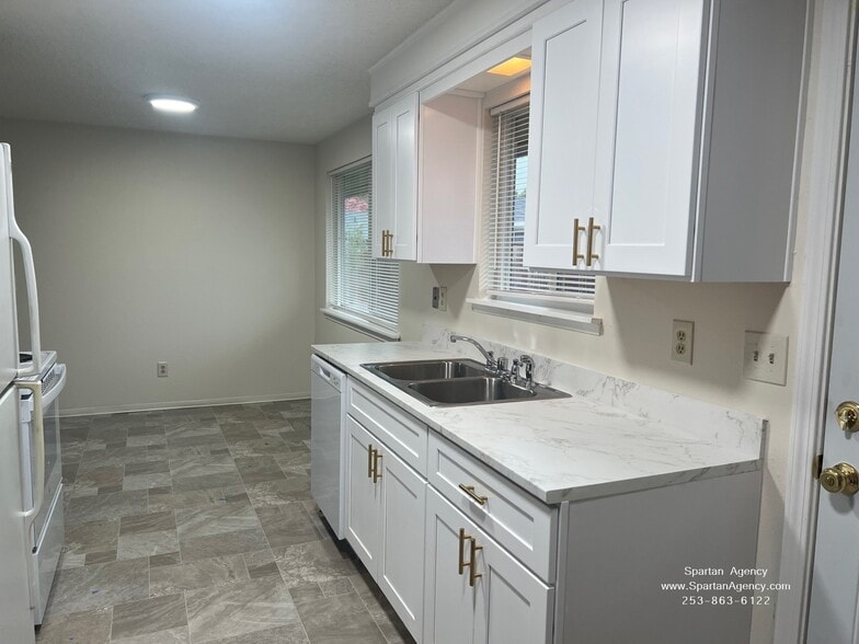 Building Photo - 803 9th St NW