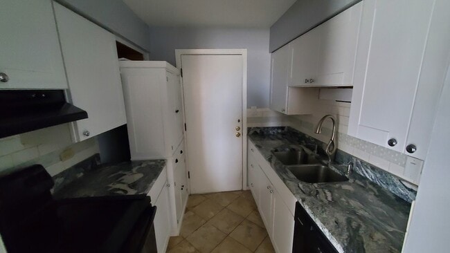 Building Photo - 15832 Terrace Dr