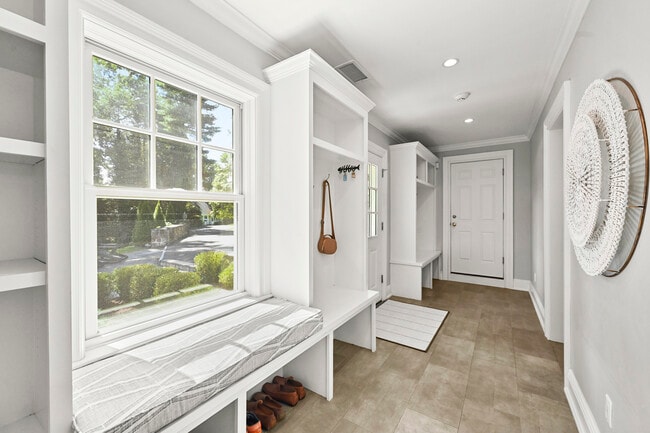 Building Photo - 36 Evergreen Rd