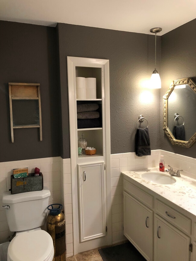 Building Photo - 5801 E Rockhill St