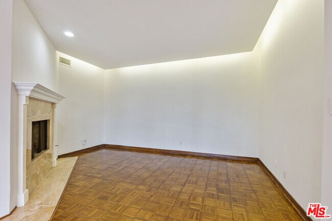 Building Photo - 1220 S Roxbury Dr